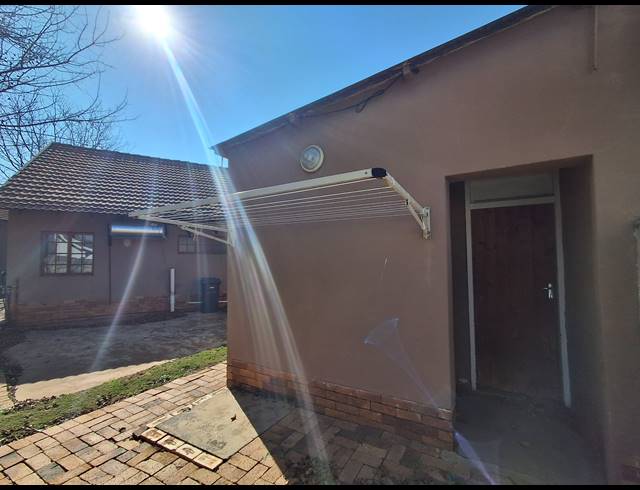 3 BEDROOM FREESTANDING FOR SALE IN STILFONTEIN EXT 4